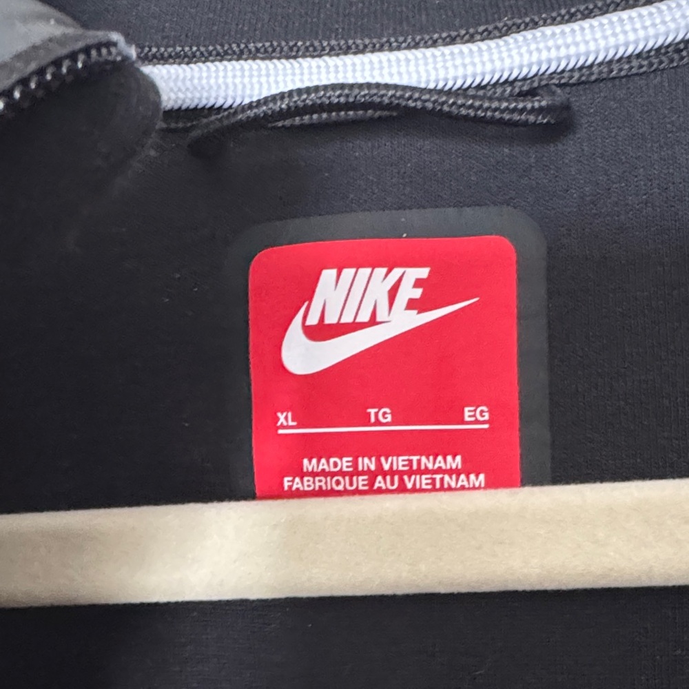 Nike Black Half-Zip Pullover with Waterproof Pock… - image 2